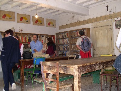 l'aula principale della scuola di Barbiana: si faceva lezione li o all'aperto
